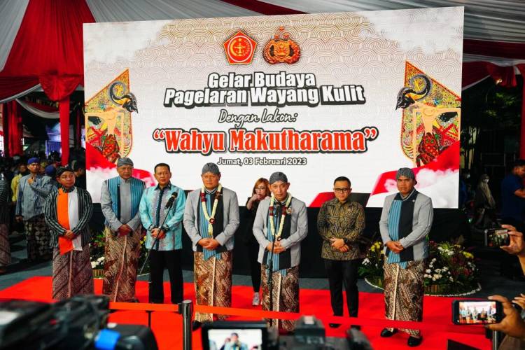 Gelar Wayang Kulit, Kapolri: Perkuat Sinergitas TNI-Polri dan Semakin Dekat dengan Masyarakat