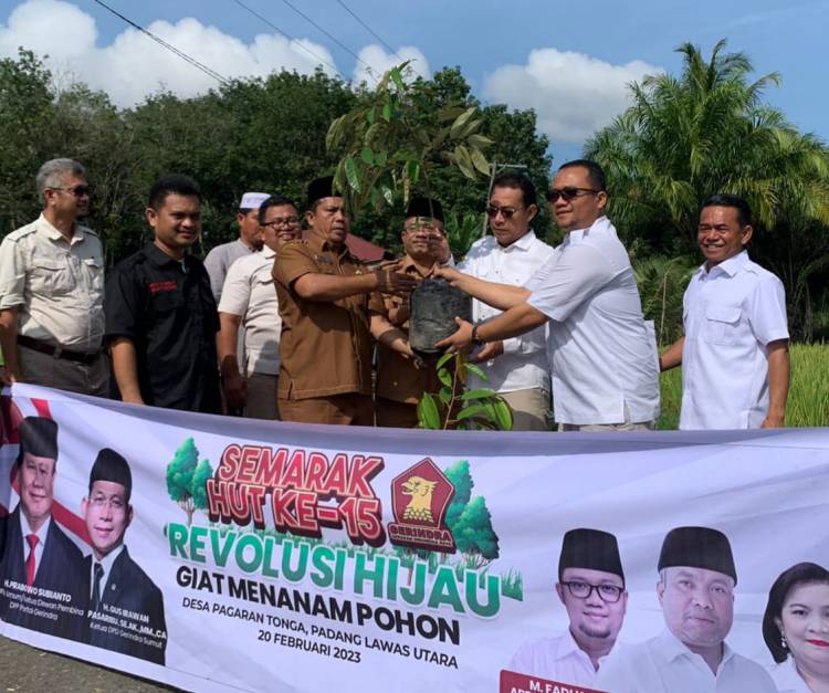 Gerindra Sumut Lakukan Penanaman Pohon Bersama Masyarakat di Padang Bolak