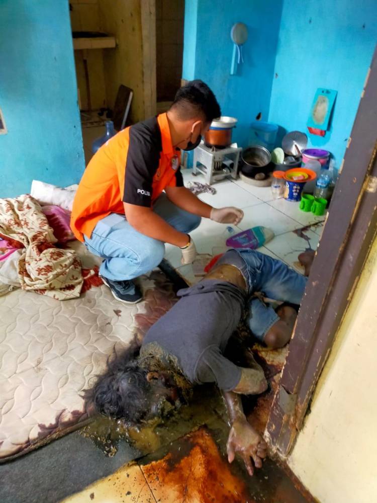 Perjaka Tua Tewas di Kediamannya