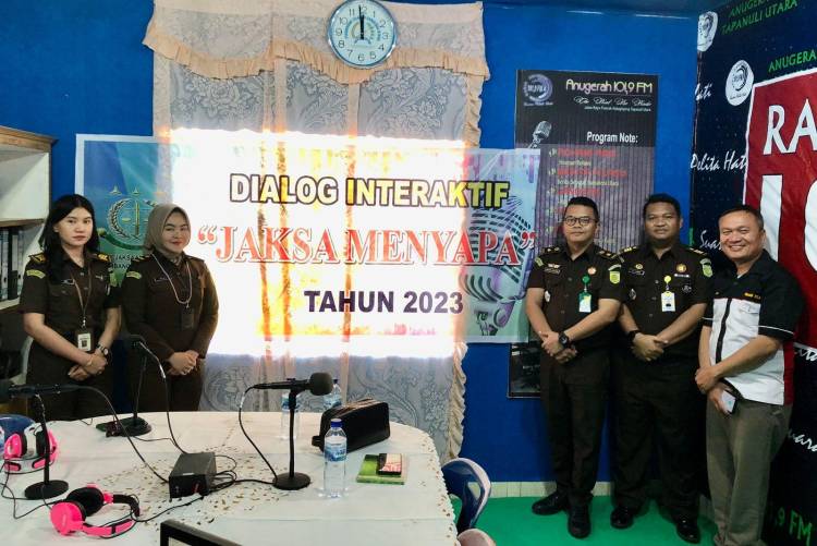 Rangka Pendekatan Publik, Kejari Humbahas Sapa Warga Lewat Radio Soal BB