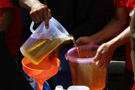 Waduh! Cuma Boleh 2 Liter Per Hari Beli Minyak Kita, Ini Respon Emak-Emak