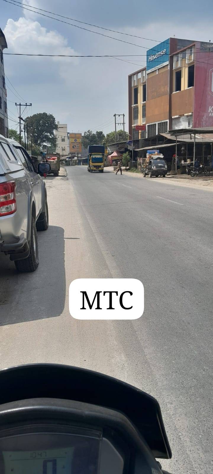 Warga jalan S.M.Raja Ujung Perdagangan Lega Jalan Diaspal