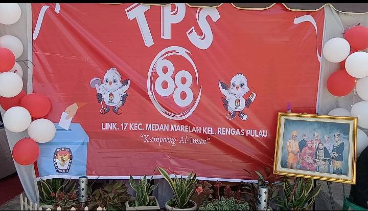 TPS 88 Menggunakan Pakaian Adat Indonesia