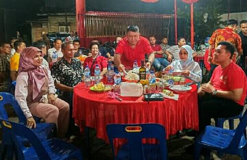 Malam Hari Raya Cap Go Meh, Plt Bupati Labuhanbatu Makan Bersama Dengan Masyarakat Etnis Tiong Hoa