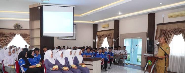 Hadiri Seminar Nasional Beasiswa, Syah Afandin: Tanamkanlah Dihati Jadi Orang Hebat