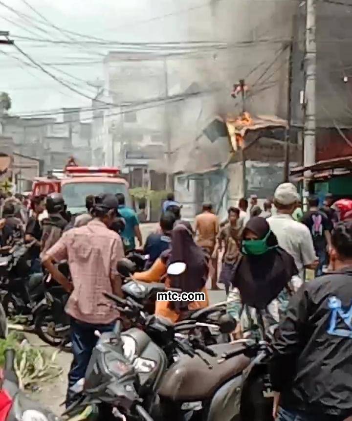 Grosir Sembako Terbakar Disiang Hari
