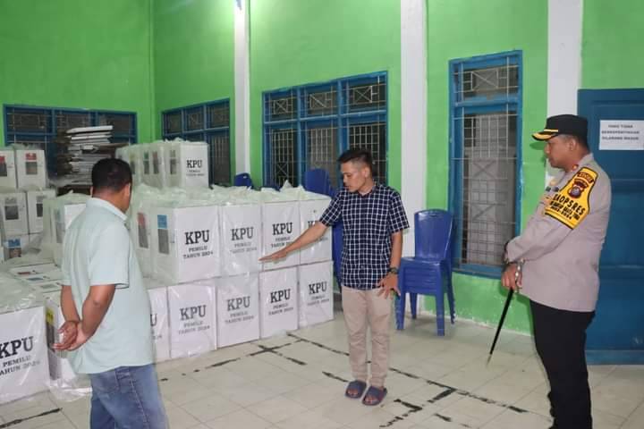 Kapolres Madina Cek Gudang Logistik PPK dan KPU
