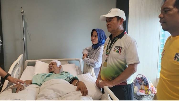 Sakit, Ketua Pewarta Dijenguk Pj Gubsu Hassanudin