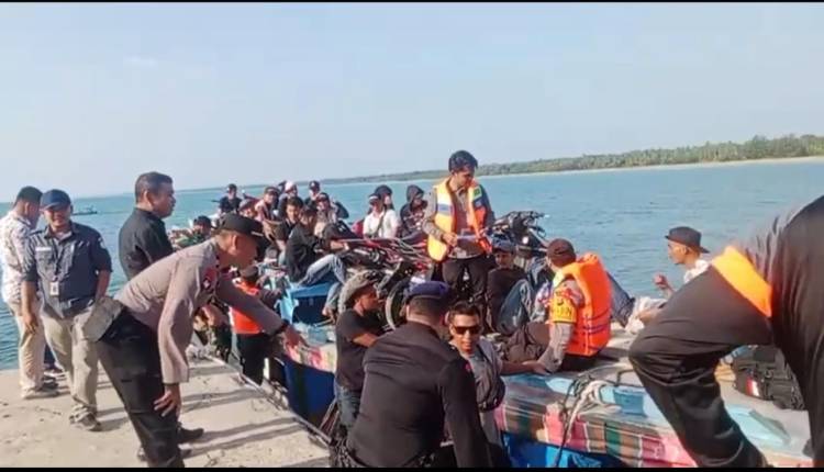 Kawal Logistik Pemilu ke Pulau Hinako 2 Personel Polres Nias Bertarung Dengan Ombak Samudra Hindia
