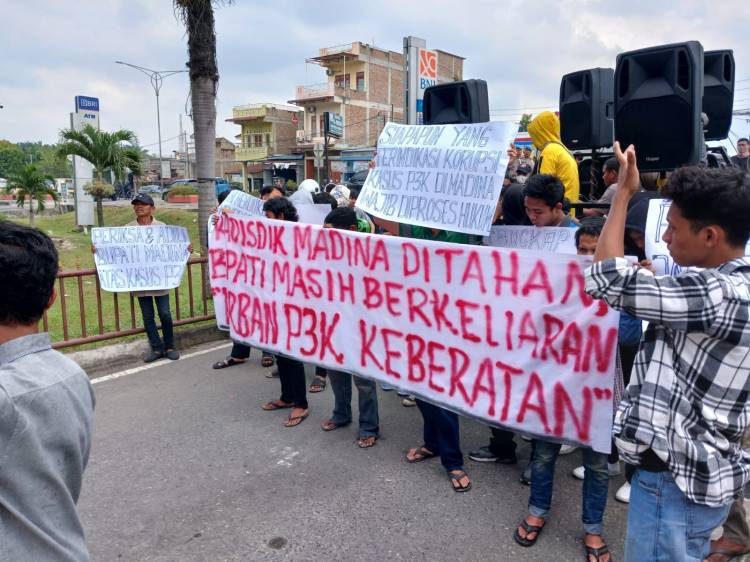 Aliansi Mahasiswa dan Masyarakat Desak Polda Sumut Tangkap Bupati Madina