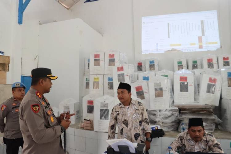 Kapolres Madina Pantau Rapat Pleno Penghitungan Suara di PPK