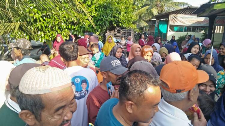 KSJ dan JARPIM Salurkan 2 Ribu Paket Sembako di Hinai dan Marelan, Emak-emak Doakan Prabowo-Gibran Menang Pilpres Satu Putaran