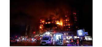 Empat Belas Orang Terluka dari  450 Penghuni Gedung Berlantai Belasan