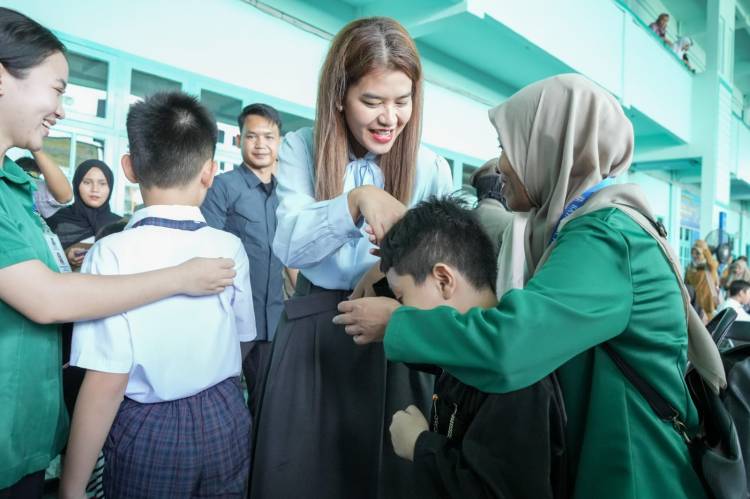 Puisi &ldquo;Bunda&rdquo; Anak Spesial Bikin Ny Kahiyang Ayu Terharu di GAS