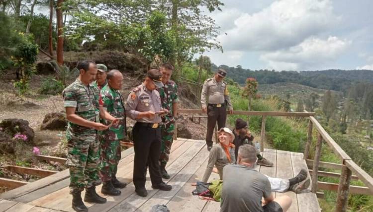3 WN Rusia Nekat Daki Gunung Sinabung dan Berhasil Diamankan