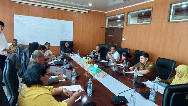 PGRI Dilarang Gunakan Gedung Sekolah Negeri, Kepsek Menangis di DPRD Medan