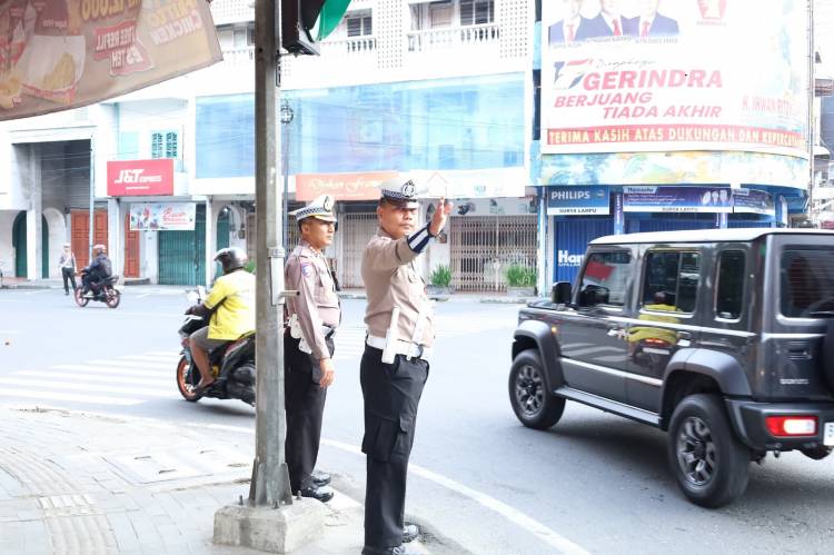 Ops Keselamatan Toba 2025: Hari ke-4 Sosialisasi dan Penindakan Odol di Jajaran Polres, Dirlantas Polda Sumut Turun Langsung Cek Pengaturan Lalu Lintas