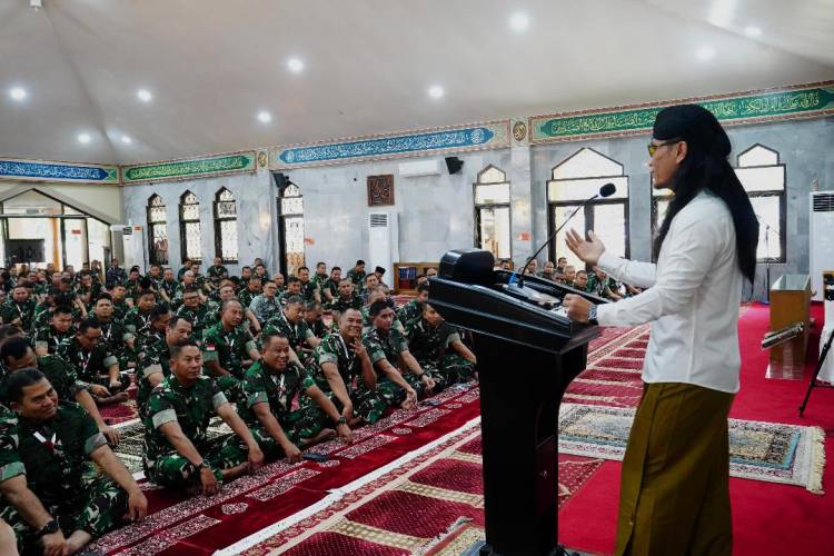 Peserta Rapim TNI 2025 Ikuti Shalat Jumat dan Ceramah Gus Miftah di Masjid Jenderal Soedirman Mabes TNI