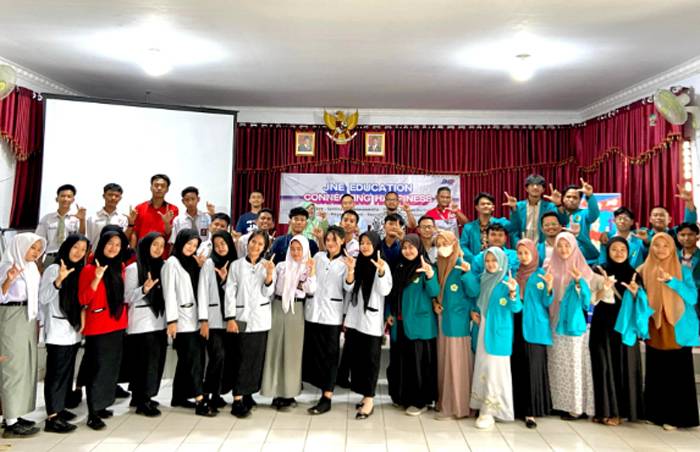 JNE Connecting Happiness For Education Kunjungi SMKN 1 dan STAI Al Hikmah Kota Tebing Tinggi