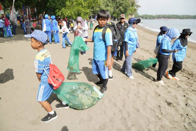 Panglima TNI Membuka Secara Resmi Aksi Bersih Pantai, Wujud Nyata TNI Peduli Lingkungan