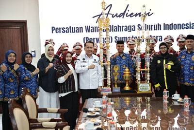 Pj Gubernur Fatoni Apresiasi Tim Paskibra MAPN 4 Medan Binaan Perwosi Sumut