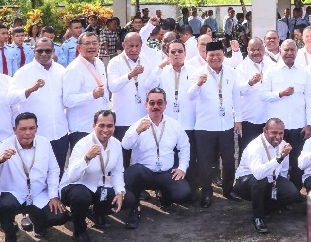 Wali Kota Wesly Silalahi SH MKn Ibadah Minggu di Gereja POUK Magelang Jawa Tengah
