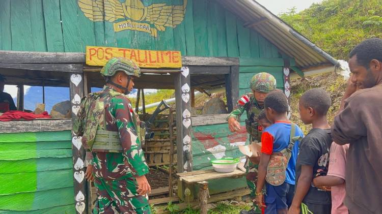 Kebahagiaan dan Kedekatan Warga Talilime Dengan Satgas Yonif 715/Mtl