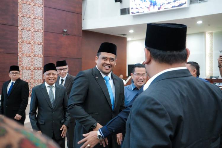 Ikuti Paripurna Pengumuman Penetapan Gubsu-Wagubsu Terpilih, Bobby Nasution: Insya Allah Amanah Ini Kami Jalankan Sebaik-baiknya