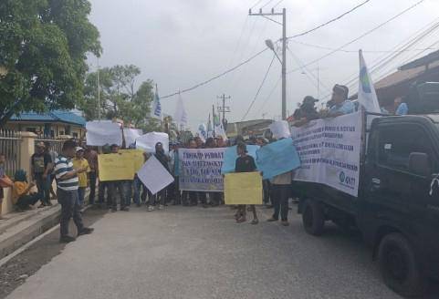 Ratusan Nelayan Aksi Demo di Mapol Airud Poldasu Belawan
