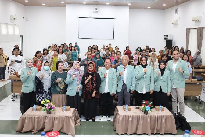 dr Susanti Buka Apresiasi Seminar PDHMI Sumut, Pemanfaatan Bahan Alam Sebagai Obat Kosmetik