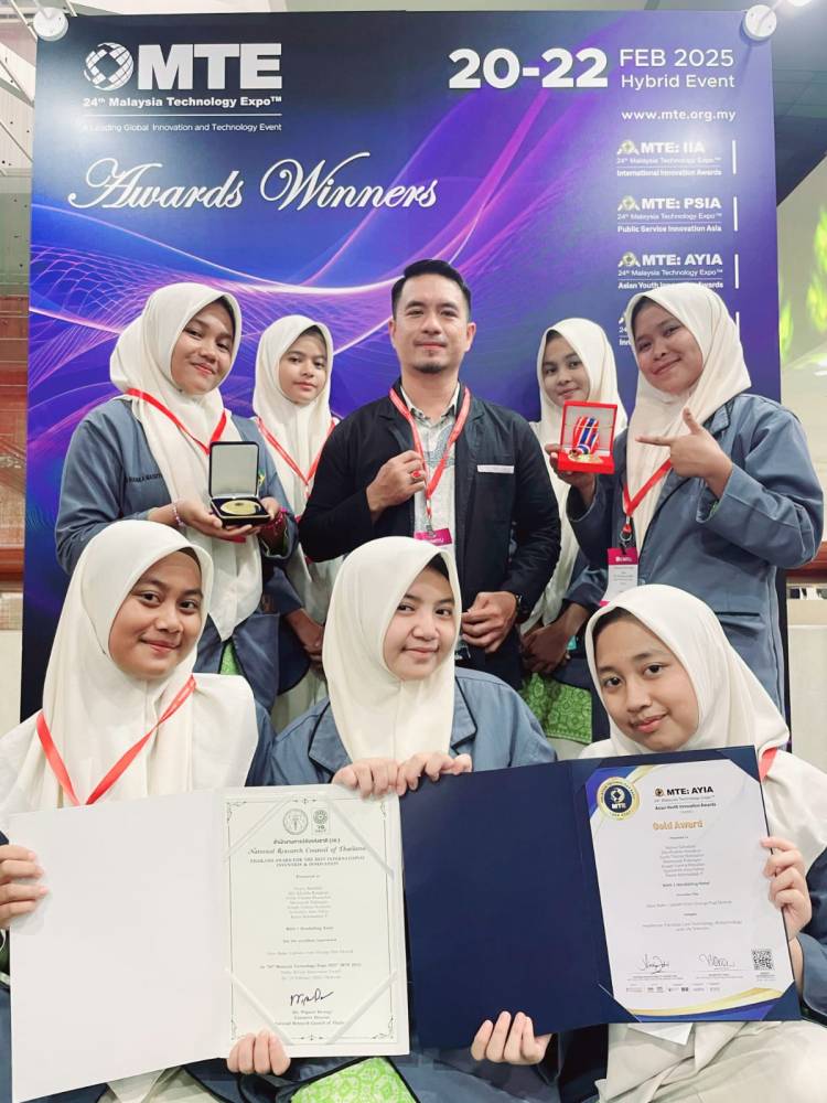 Bikin Bangga Indonesia, Tim Riset MAN 1 Madina Raih Medali Emas  di Malaysia Technology Expo 2025