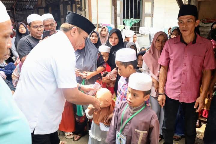 Bupati Madina Salurkan Bantuan Sembako dan Daging pada Yayasan Al-Barokah