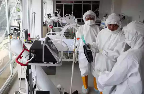 Tenaga Kesehatan Garda Terdepan Lawan COVID-19