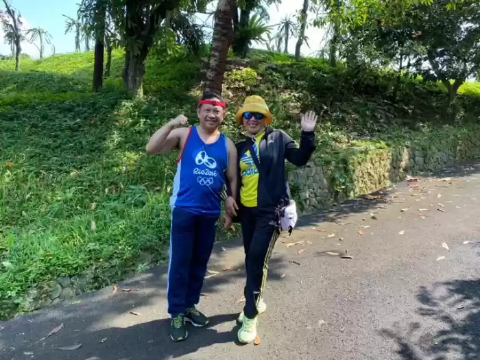 Tito dan Tri Suswati Karnavian Tepis Isu Terserang Virus Corona Lewat Jogging 