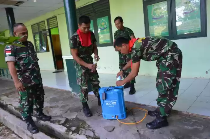 Korem 174/ATW Lakukan Penyemprotan Desinfektan, Lindungi Prajurit dan Keluarganya dari Covid-19