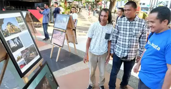 Foto Berkelas Dunia Mejeng di Merdeka Walk