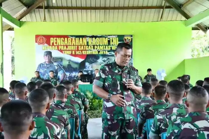 Kasum TNI :  Satgas Pamtas Bangun Komunikasi Yang Baik Dengan Masyarakat Setempat