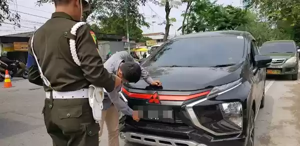 Gelar Operasi Gaktib di Jalan Raya, Personil Denpom 1/5  Sita Belasan  Atribut TNI Digunakan Warga