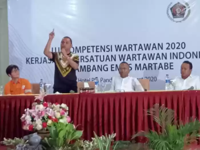 Bupati Tapteng Bakhtiar Sibarani Bantu PWI Cetak Wartawan Kompeten