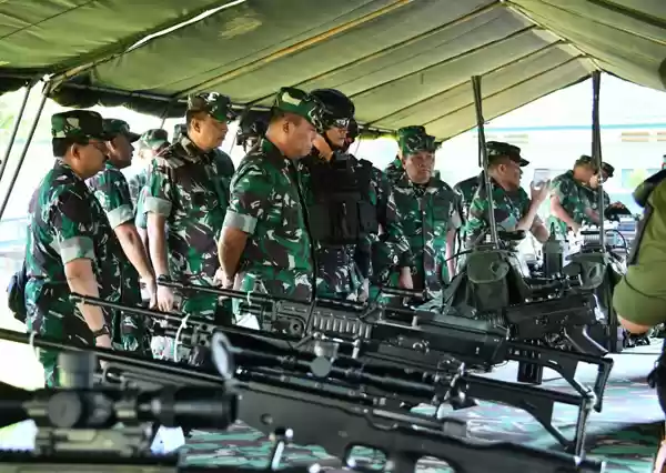 Kasum TNI Cek Kesiapan Operasi Satgas Pamtas Mobile Yonif Raider 900/SBW