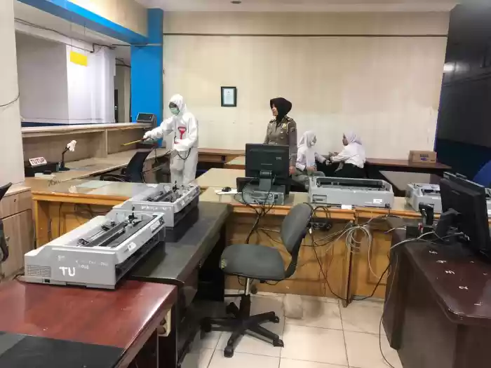 Hambat Penyebaran Virus Corona, Ditlantas Polda Sumut Bersihkan Seluruh Ruangan