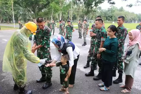Cegah Dini Covid 19, Yonif 121/MK Deteksi Suhu Tubuh Personel & Keluarga