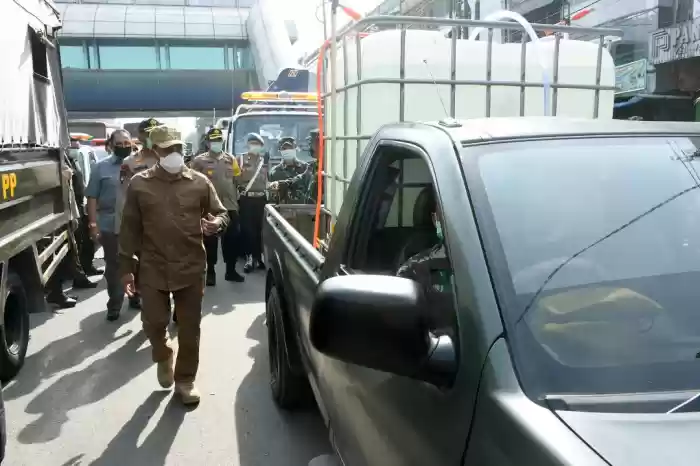 Gubernur Pimpin Apel Penyemprotan Disinfektan Masif di Medan
