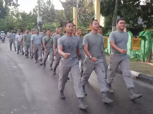 Kazona Timur Ajak Personel Olahraga Jalan Santai Keliling Ambon