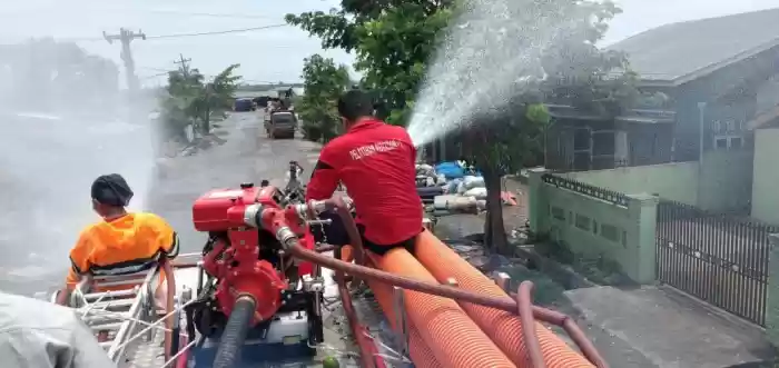 Tim Gugus Tugas Covid-19 Kota Medan Semprot Disinfektan Di TPA Terjun