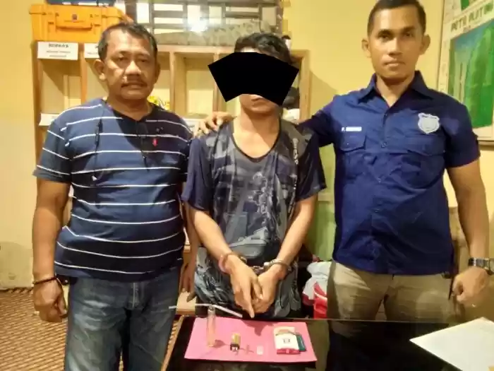 Digerebek Polisi, Tukang Becak Kepergok Kantongi Sabu