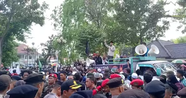 Kecam Aksi  Pembantaian, Umat Islam Demo Konjen India di Medan