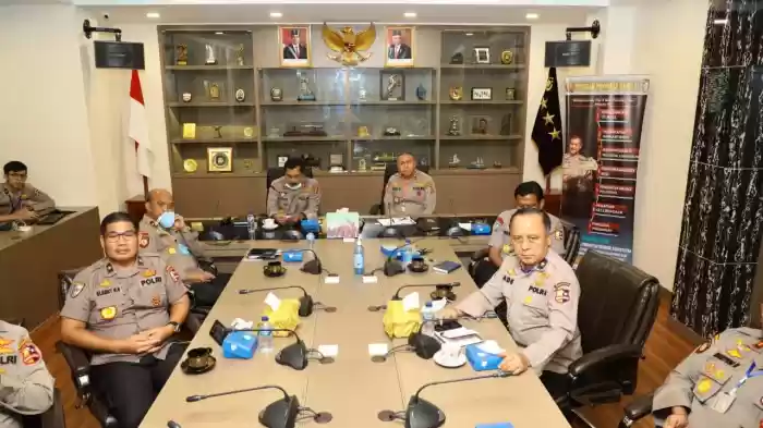 Rapat Bersama DPR dan Kapolri, Kabaharkam : Penanganan Covid-19 dan Keamanan Prioritas