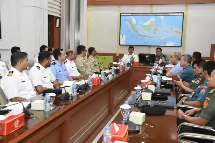 Kapuskersin TNI Terima Kunjungan Siswa Navy Staff Course Pakistan