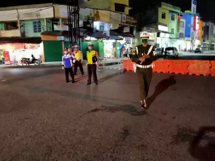 Unit Lantas Polsek Medan Kota Tutup Jalan Sisingamangaraja dan Sakti Lubis